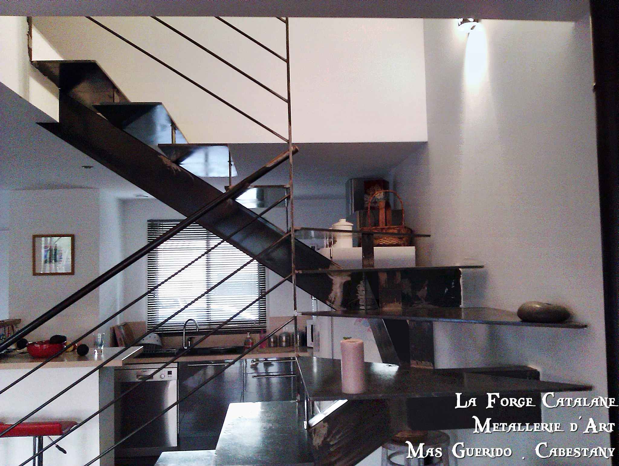 escalier limon central 2 forge catalane.jpg